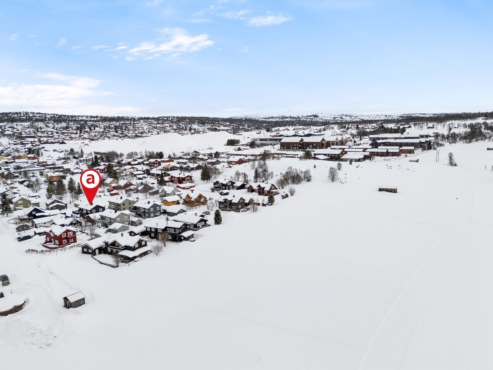 I tillegg det det svært kort vei hvis man vil ut på tur. Vinterstid går skiløypa forbi på jordet like bortenfor eiendommen. Galleribilde