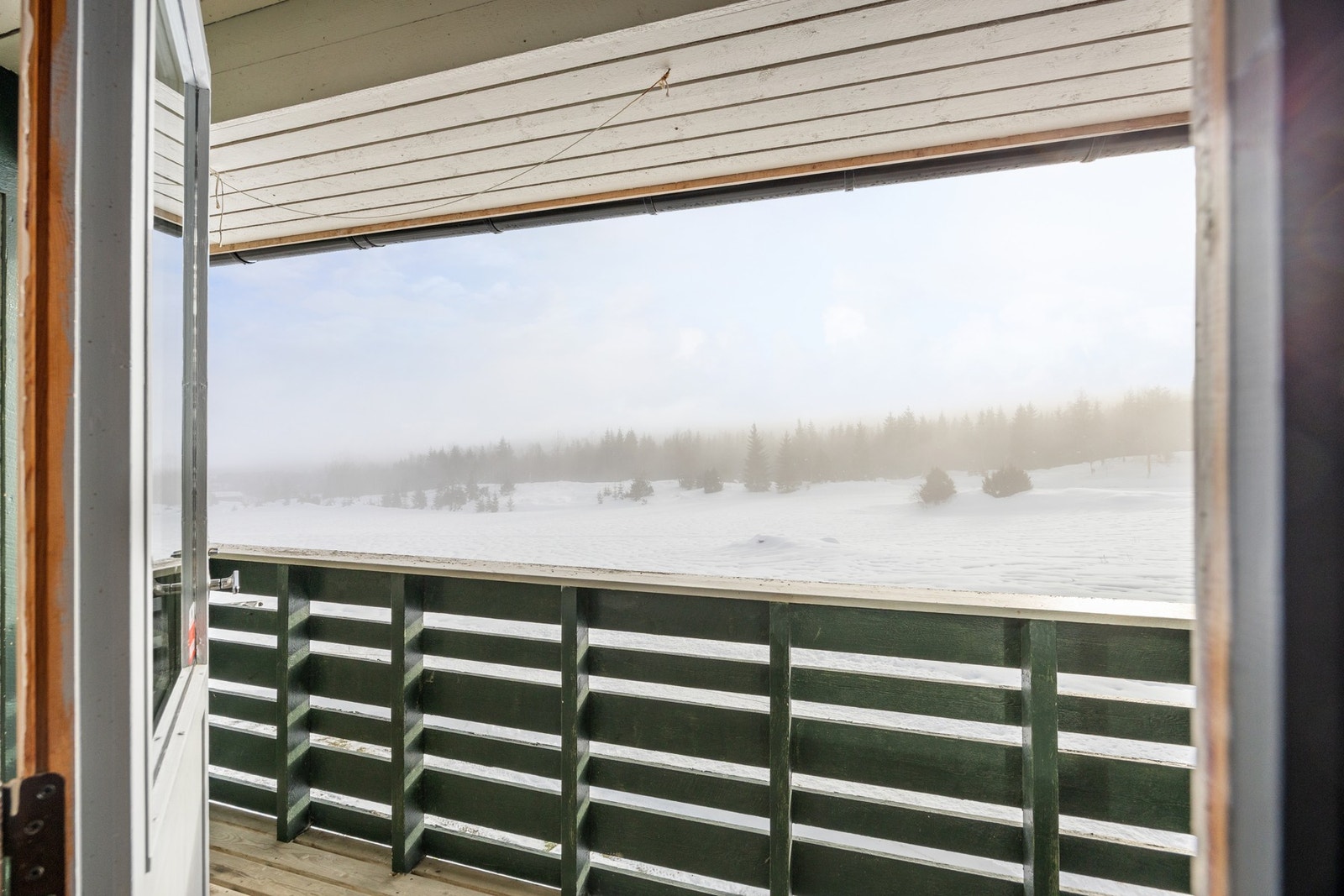 Fra soverommet er det utgang til balkong på 5 kvm. Galleribilde