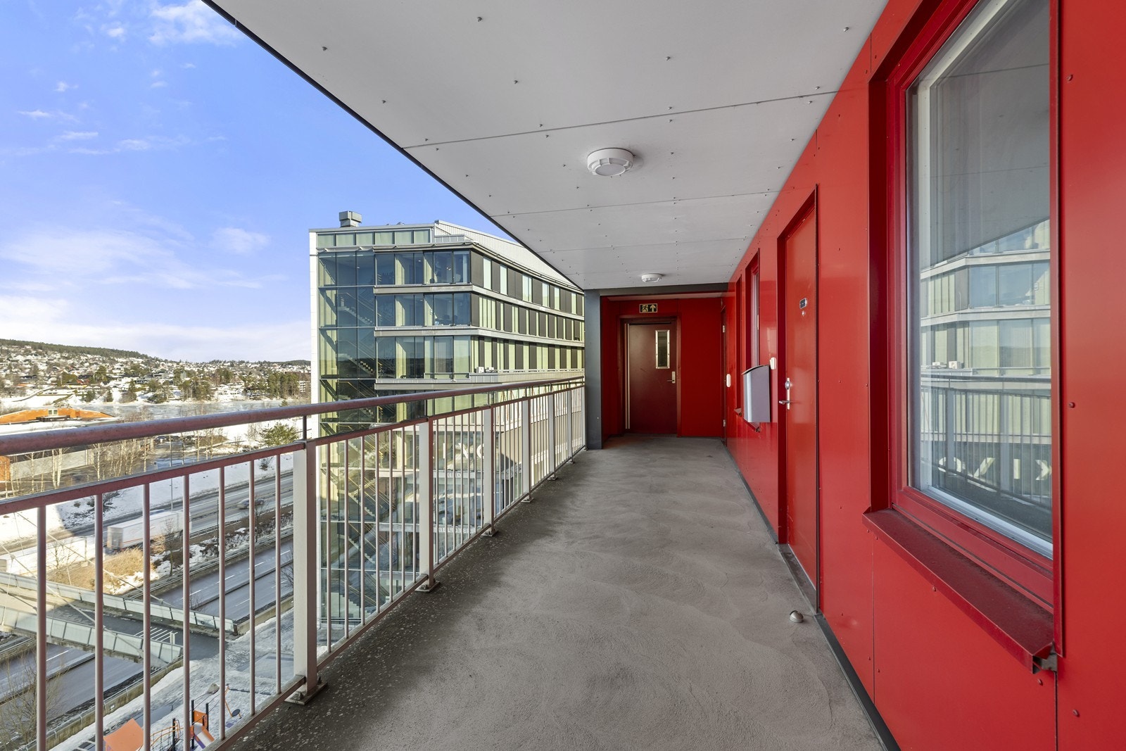 Bygningen har heis med adkomst direkte til etasjen. Galleribilde