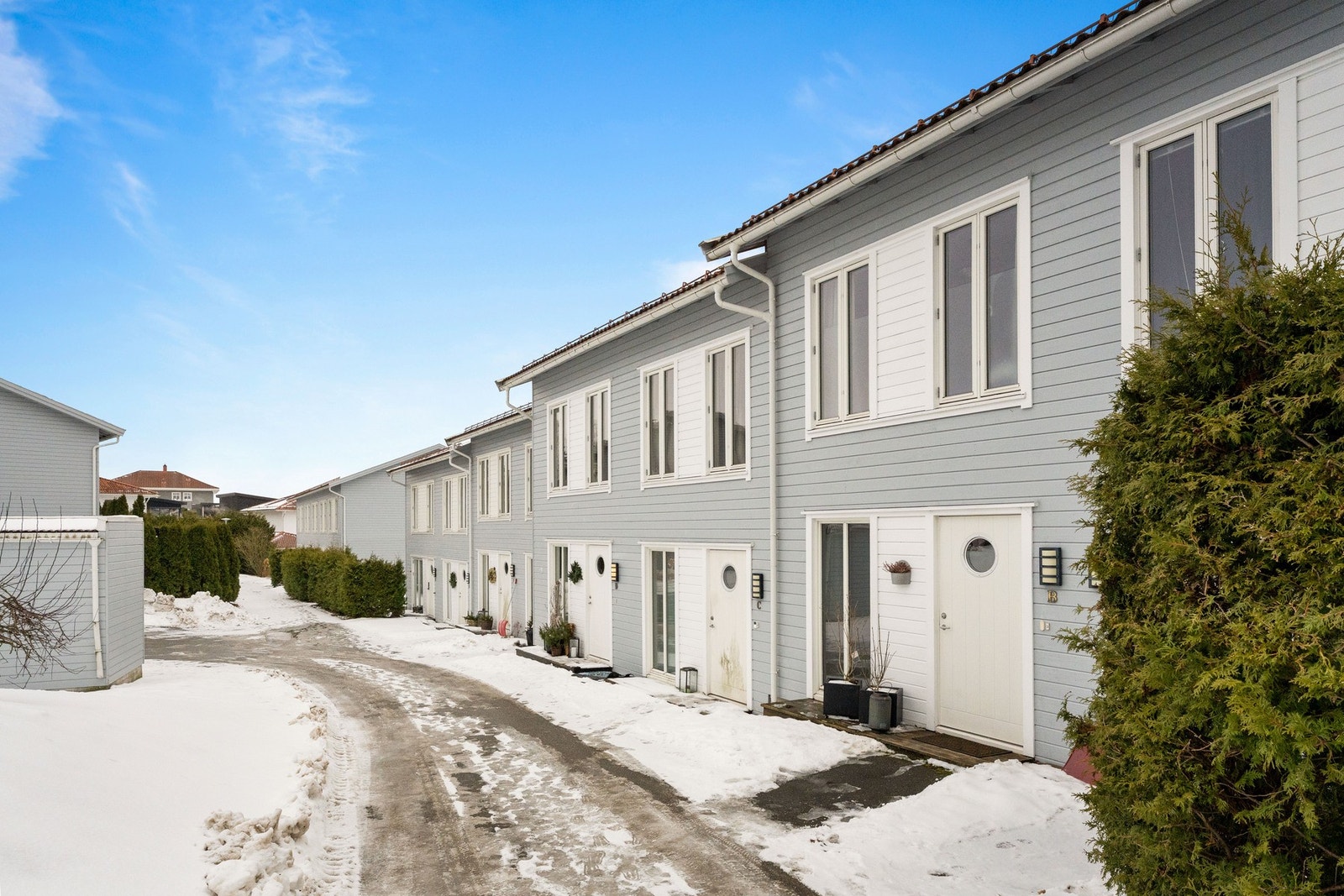 Boligen ligger i et rolig område på Hannestad. Sentralt og barnevennlig. Galleribilde