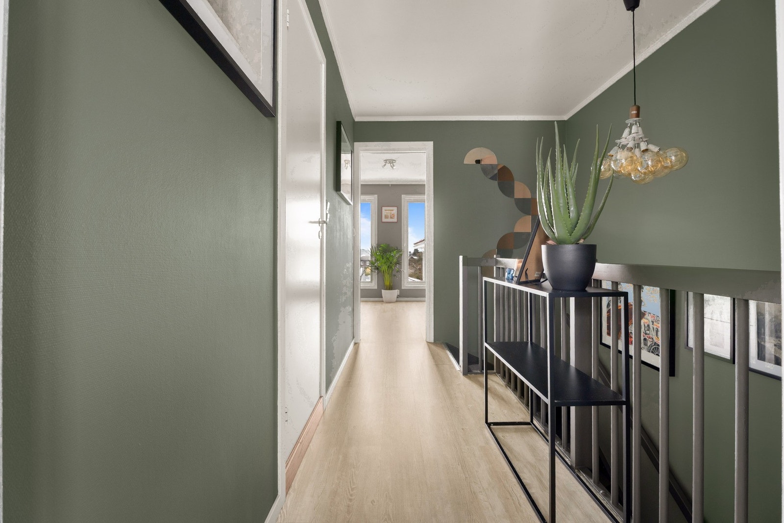 Fra gangen er det inngang til et romslig bad. Galleribilde