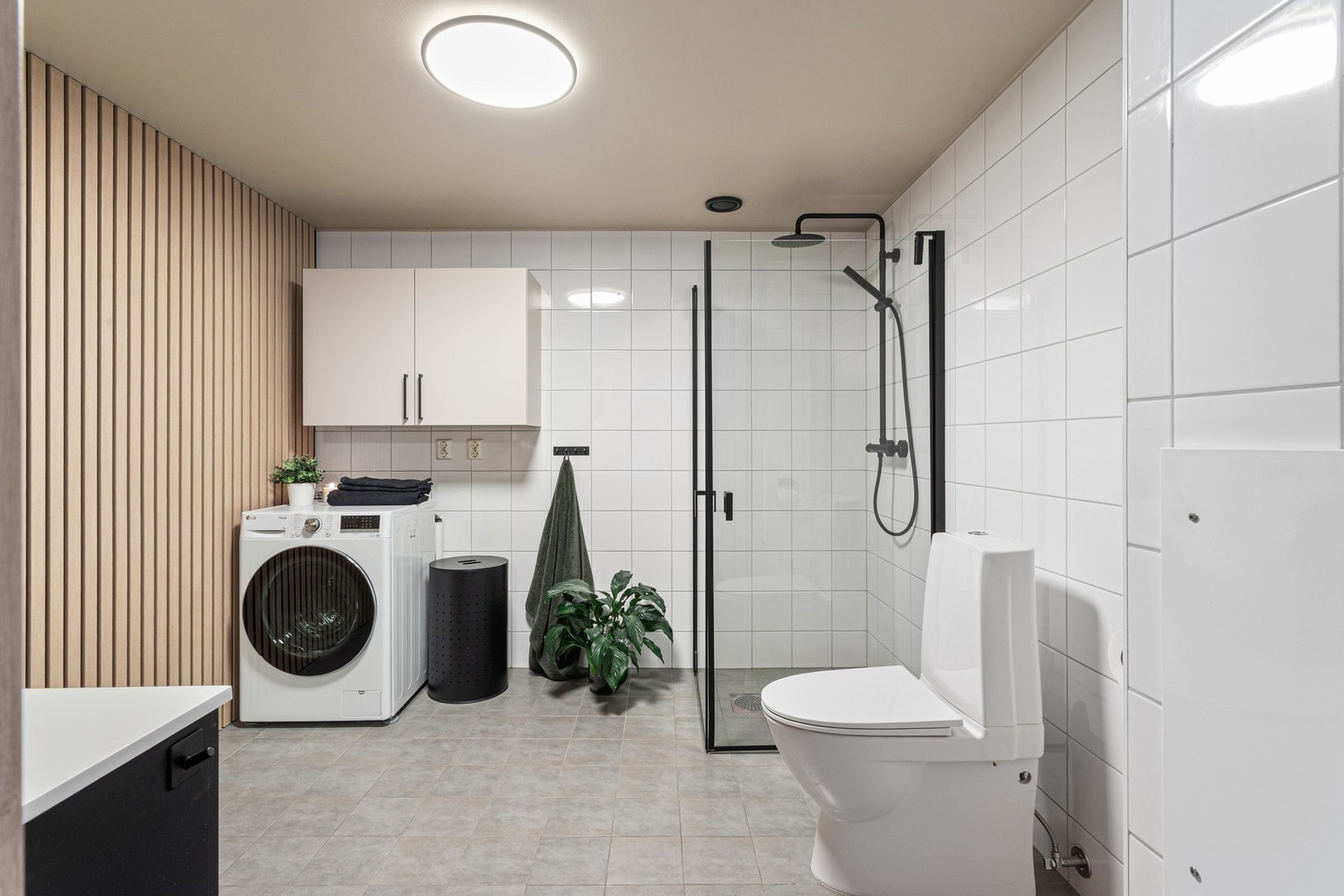 Pent flislagt bad med tilstandsgrad 1 i tilstandsrapport fra takstmann. Galleribilde