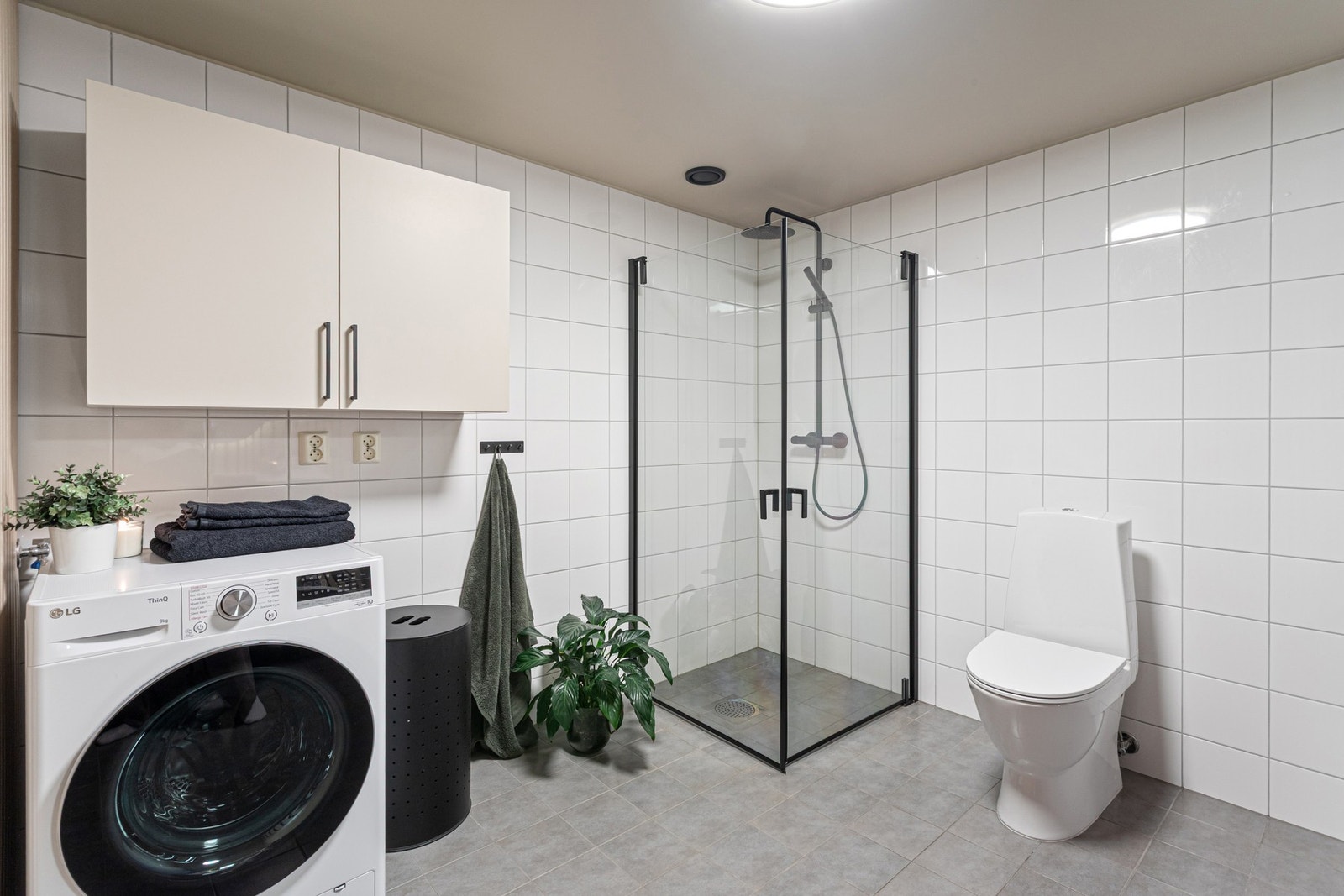 Her er det både varme i gulv og opplegg til vaskemaskin. Galleribilde