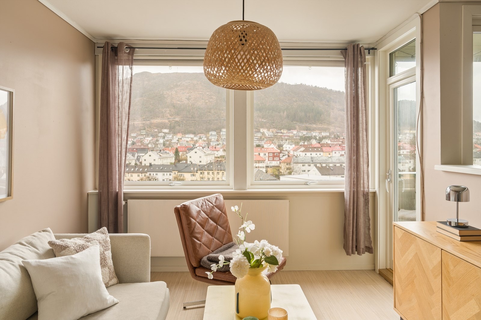 Helt perfekt for både rolige kvelder hjemme og sosiale sammenkomster med familie og venner! Galleribilde