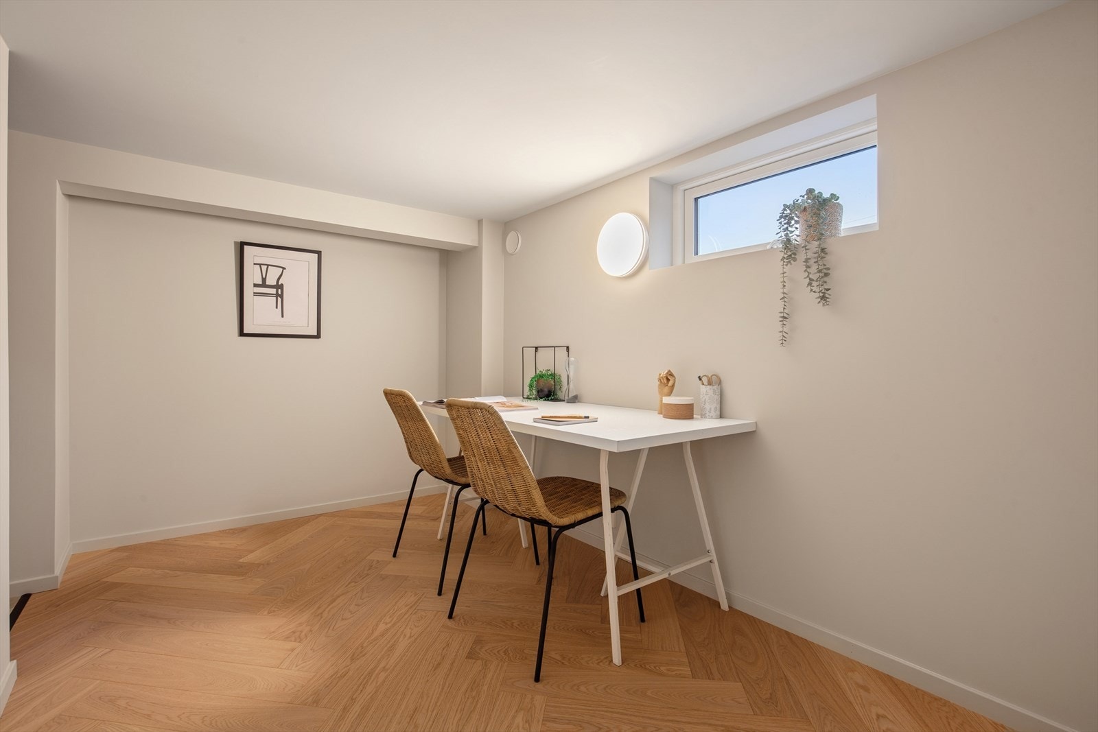 Bodrommet i kjeller er tenkt tilhørende hoveddel og kunne også ha vært innredet som tv-stue eller lekerom. Galleribilde