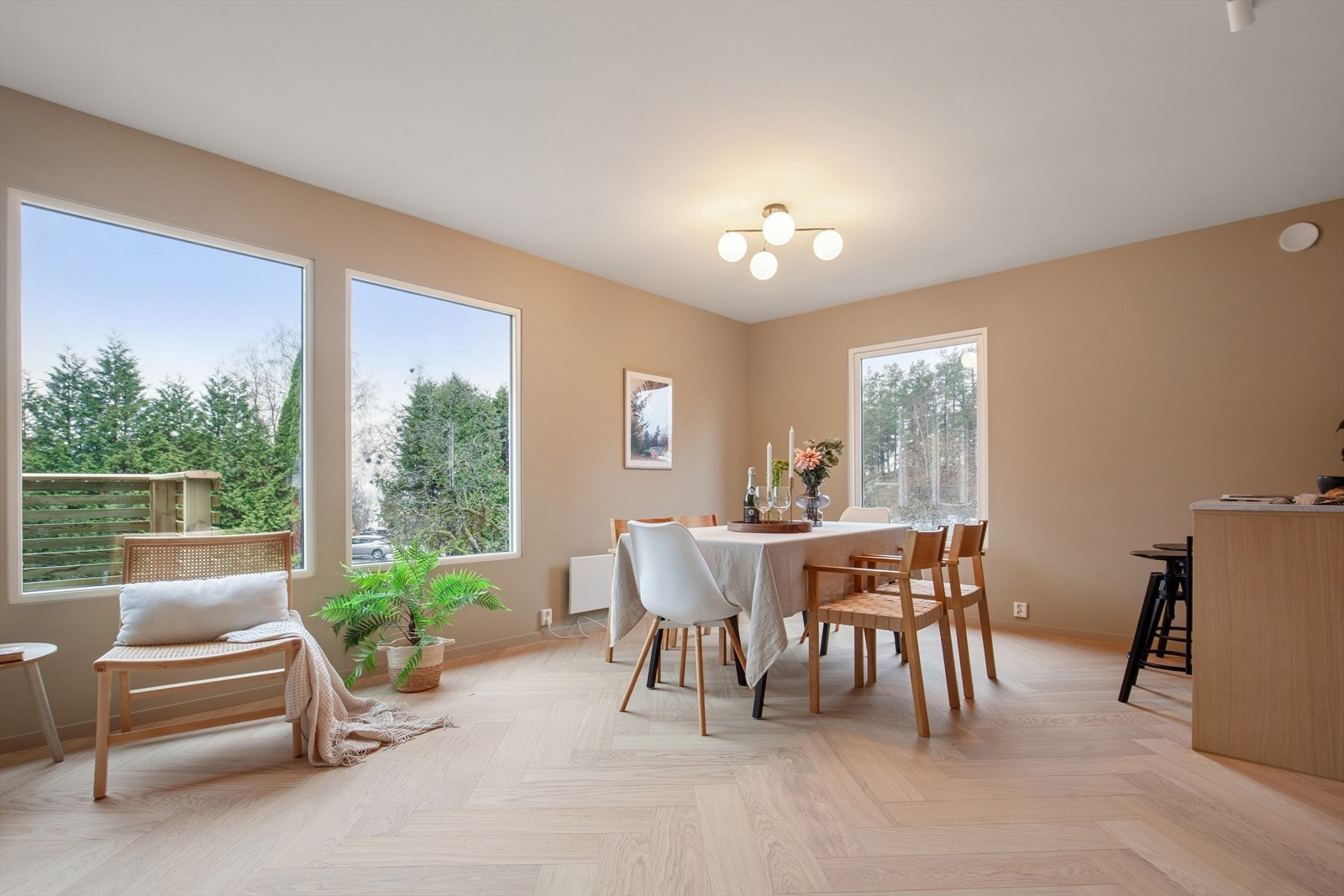 God plass til spisebord ved kjøkkenet. Galleribilde