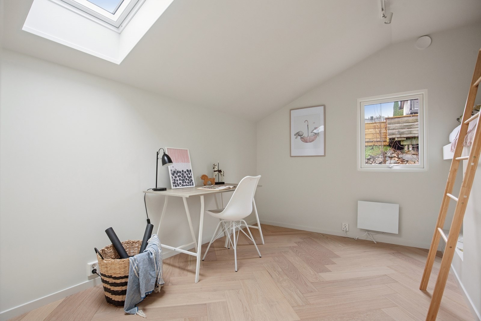 De to øvrige soverommene passer utmerket som barnerom, gjesterom eller hjemmekontor. Galleribilde