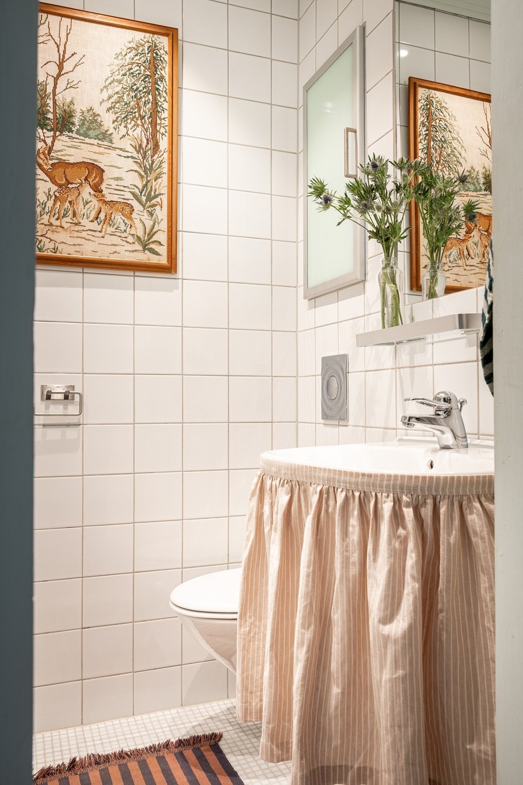 På badet ligger alt til rette for en god start på dagen! Galleribilde