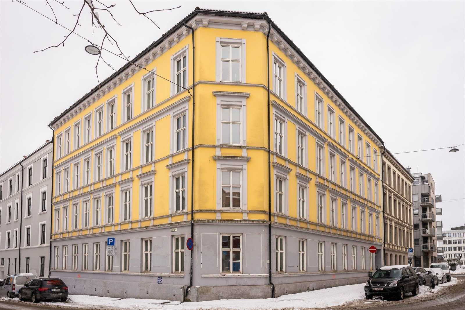 Leiligheten ligger fint til i en nydelig, klassisk bygård på Grünerløkka. Galleribilde