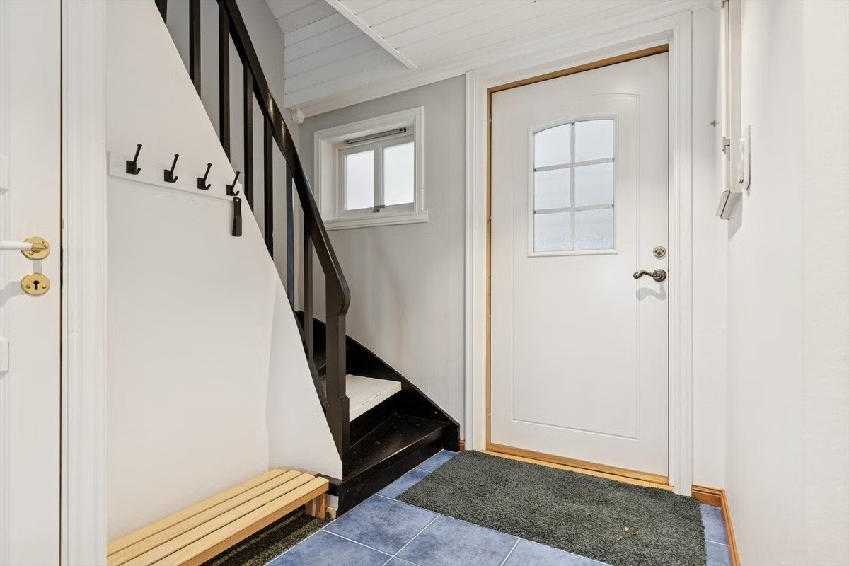 Inngangsparti med gulvfliser Galleribilde