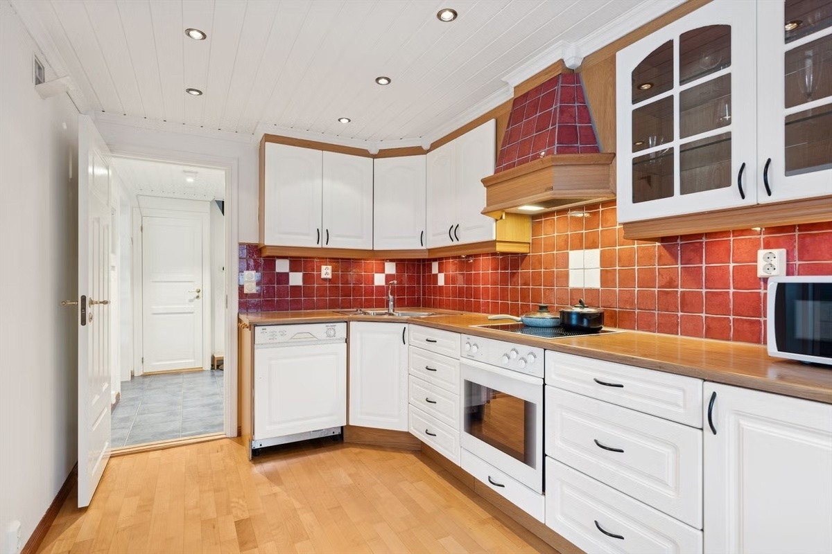 Kjøkken med hvitevarer Galleribilde