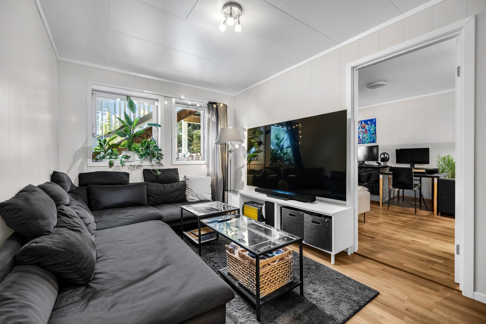 Underetasjen er utleid, og kan skilte med stue, soverom, kjøkken og bad. Galleribilde