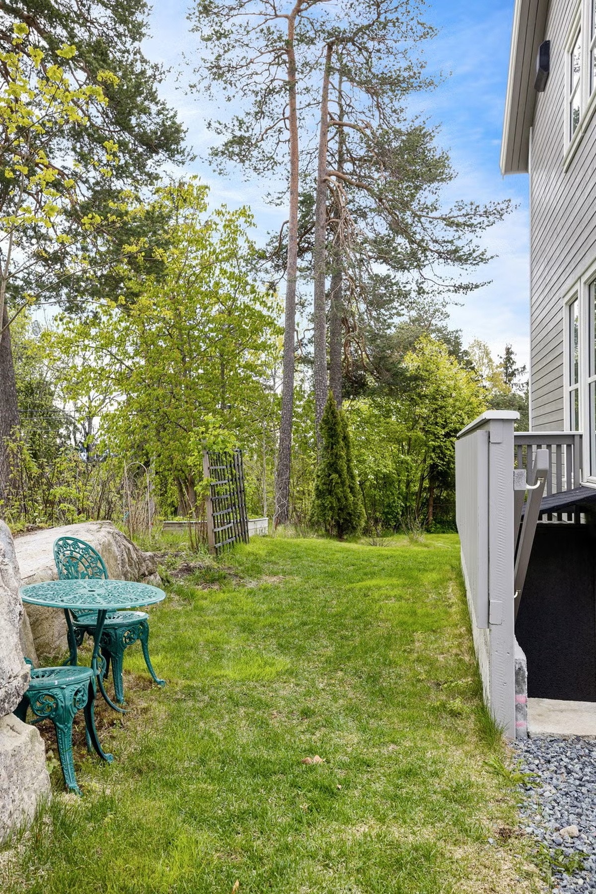 Egen inngang til kjeller. Galleribilde