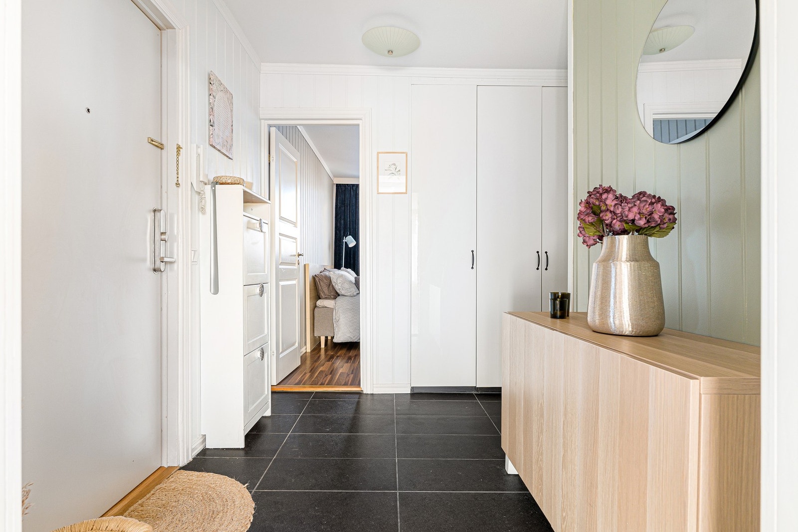 Lys og innbydende entré. Galleribilde