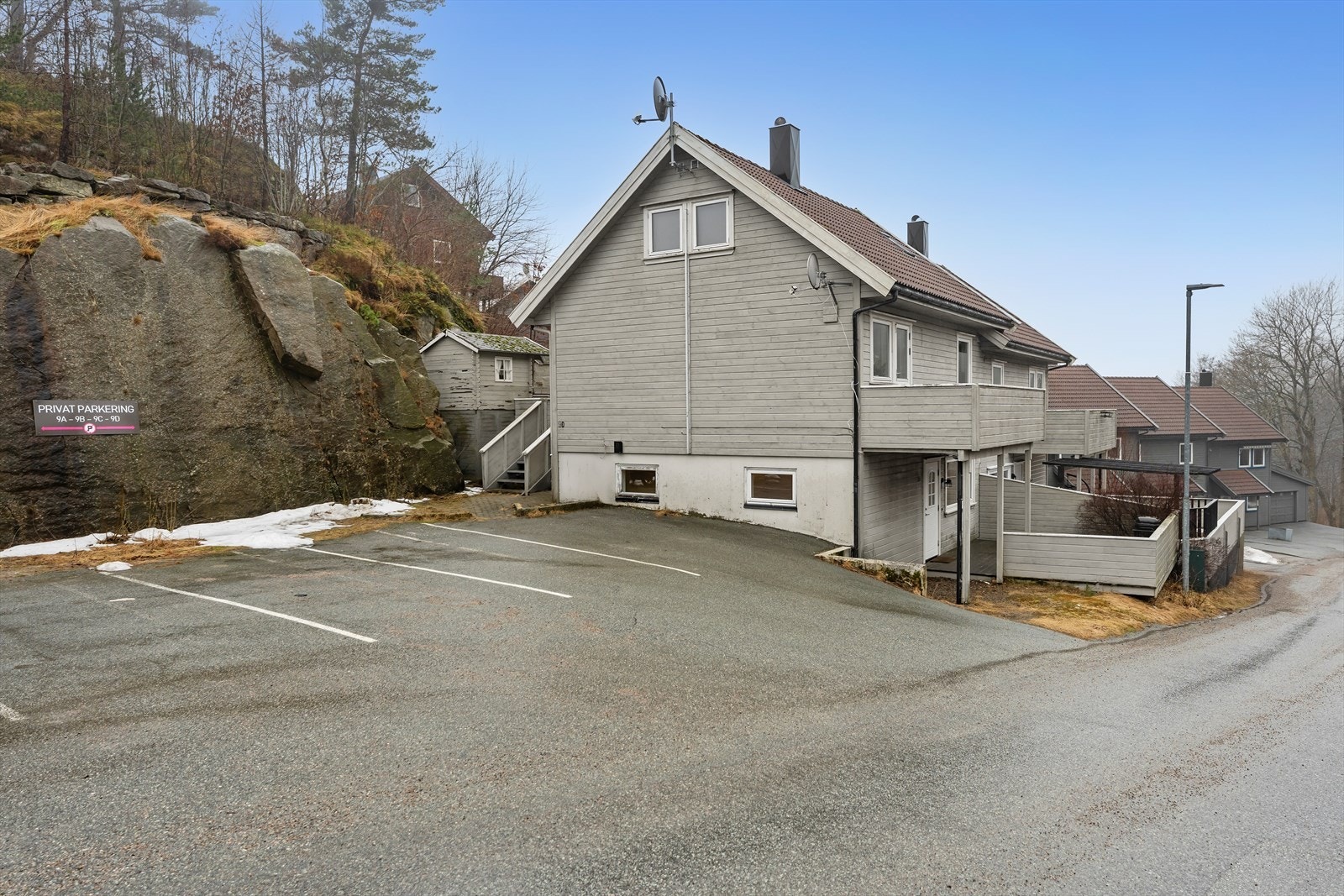 Leilighet med alt på en flate og parkering like utenfor Galleribilde