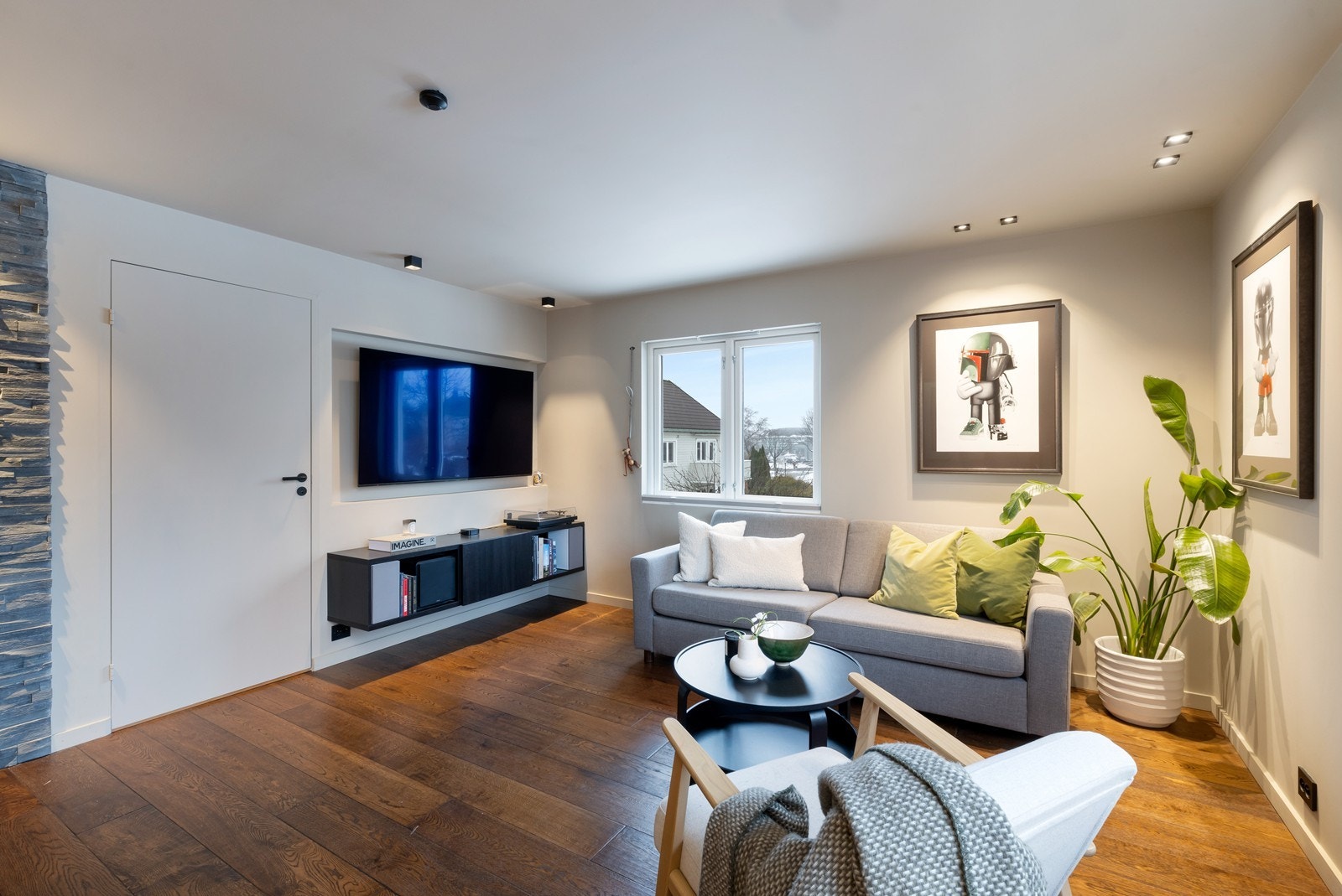 Inngang til hovedsoverom fra stuen Galleribilde