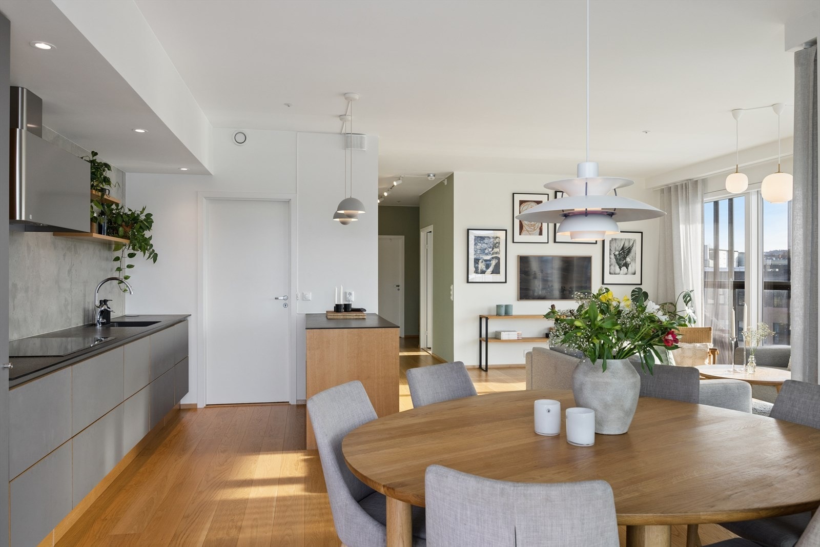 I tilknytning til kjøkkenet er det en praktisk matbod på 4kvm, som gir god lagring. Galleribilde