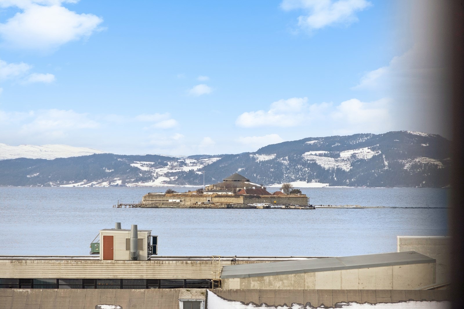 Utsikt mot Munkholmen (Zoomet). Galleribilde