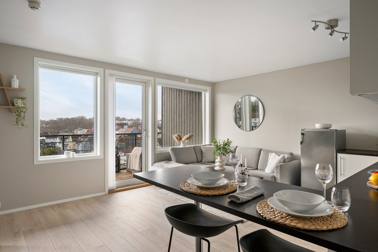 Leiligheten har balansert ventilasjon, noe som bidrar til et behagelig inneklima. Galleribilde