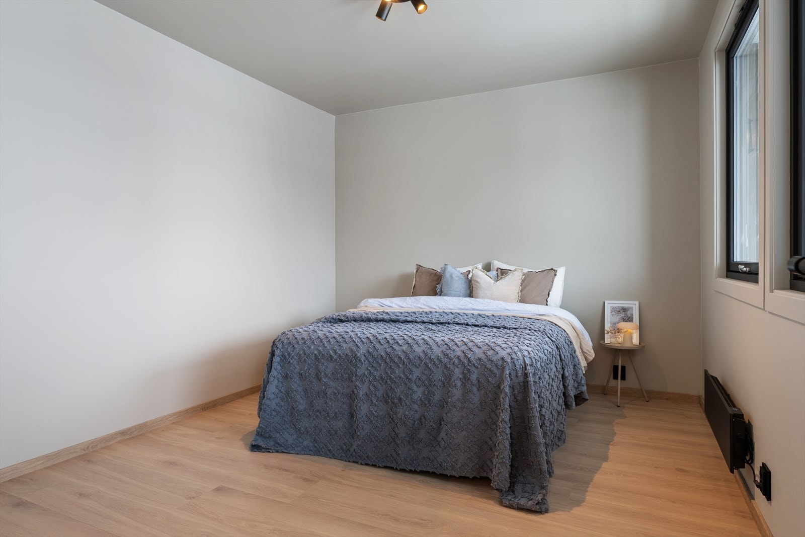 Leiligheten byr på tre lyse og gode soverom. Galleribilde