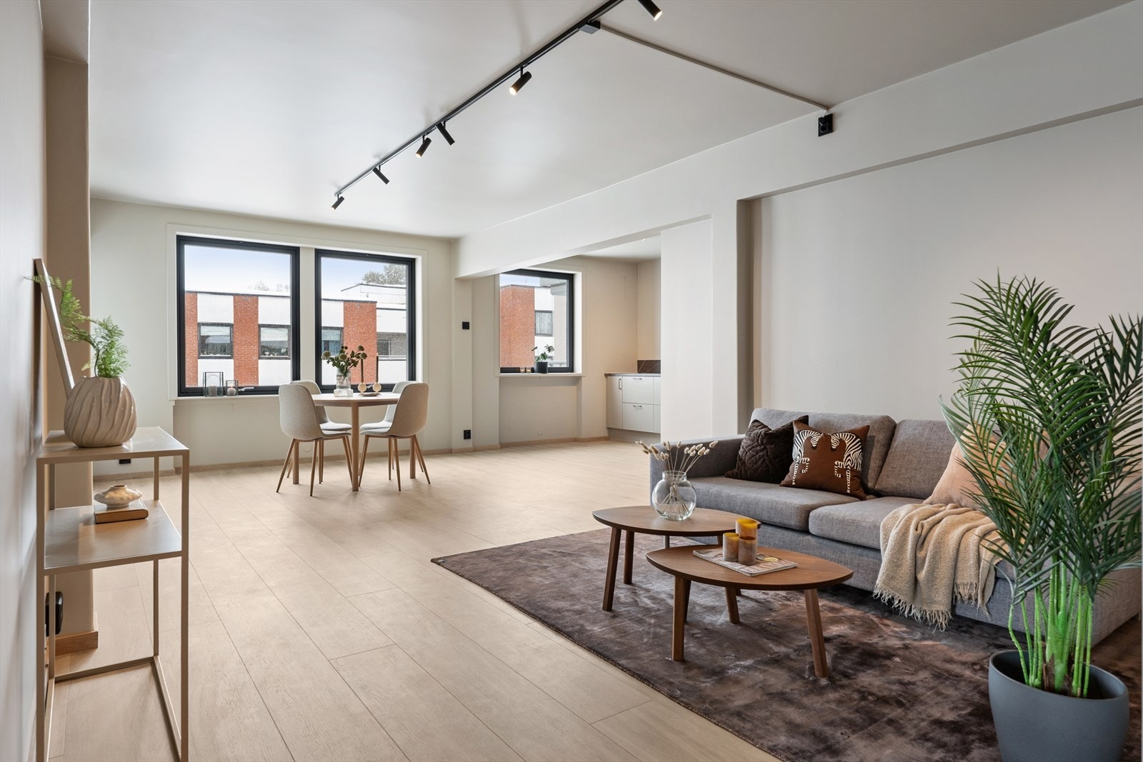 Leiligheten ligger i øverste plan og fremstår med moderne og gjennomført standard fra 2026. Galleribilde