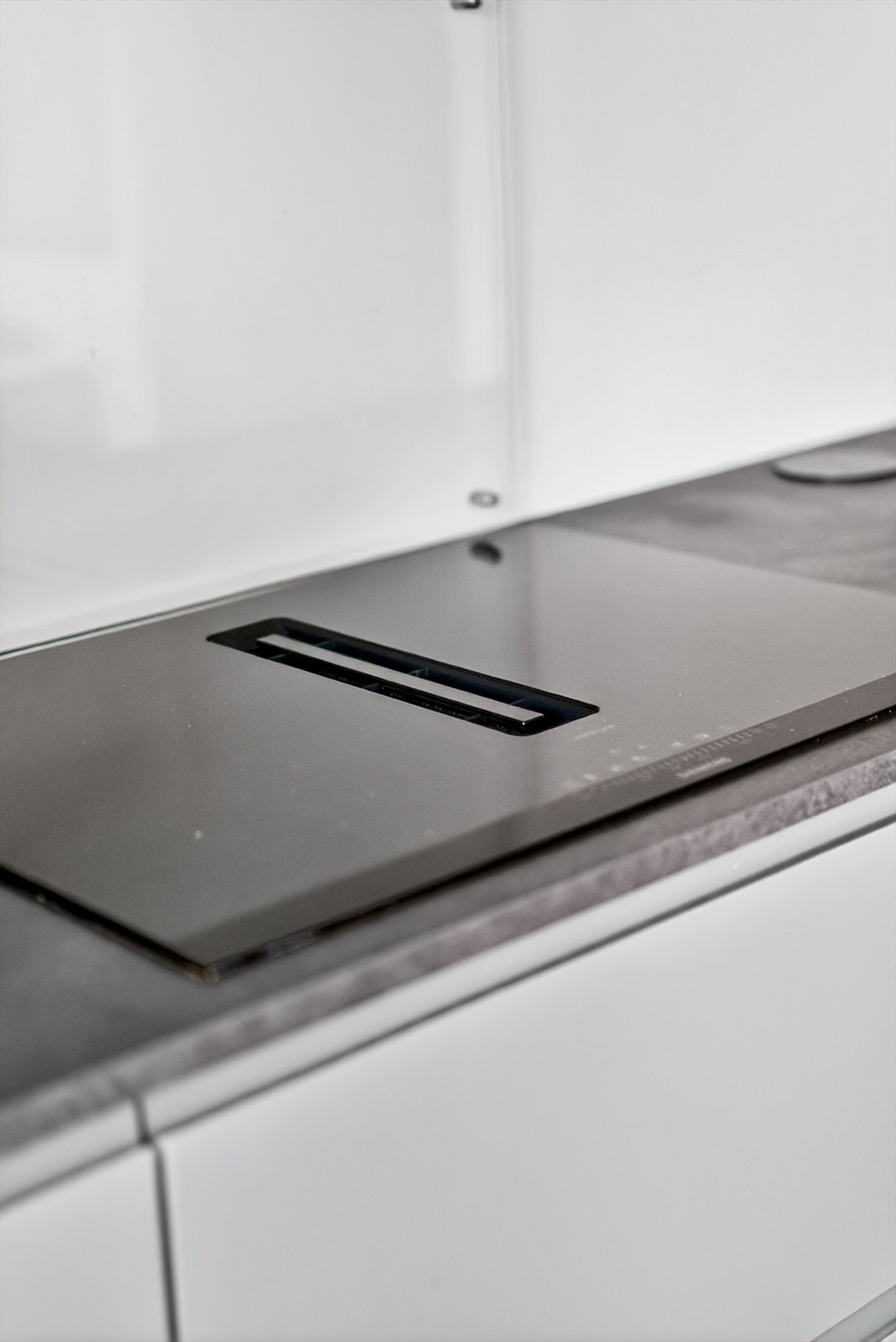 Induksjon koketopp med integrert vifte. Galleribilde