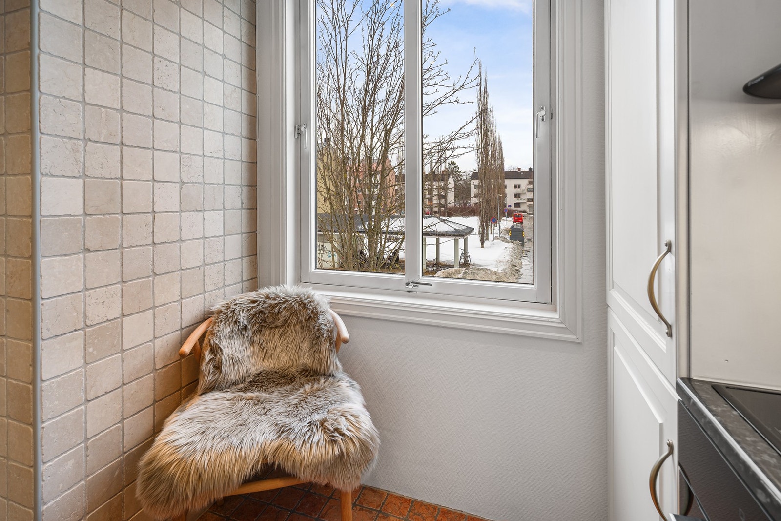 Her også i likhet med resten av boligen er det store vindusflater som bidrar med rikelig lysinnslipp. Galleribilde