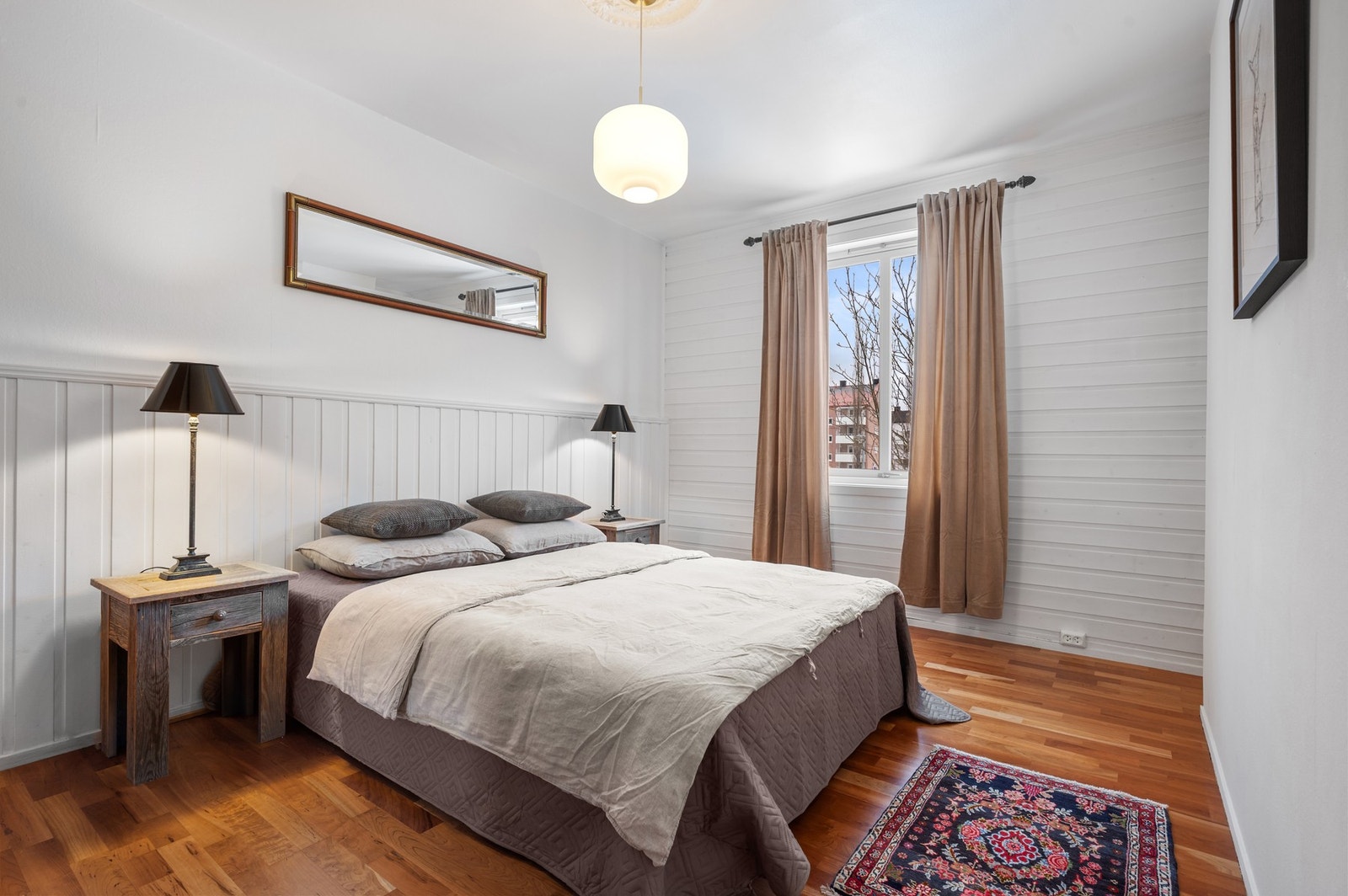 Stort og lyst soverom på hele 12,9 kvm. Galleribilde