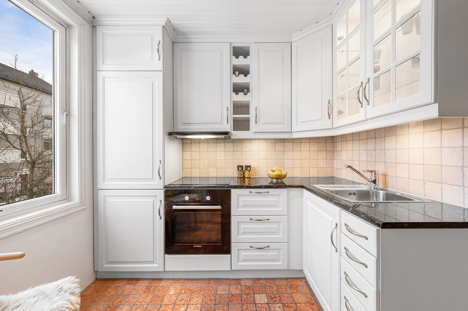 Kjøkkenet på 5,7 kvm gir god plass til både arbeidsflater og ønsket innredning. Galleribilde