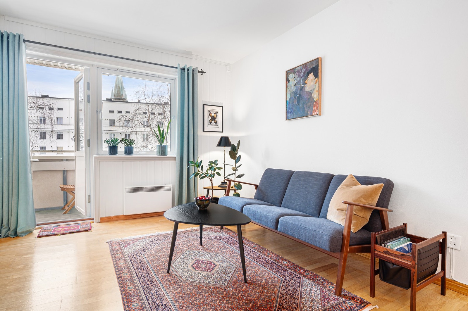 Fra stuen har du direkte utgang til din egne balkong. Galleribilde