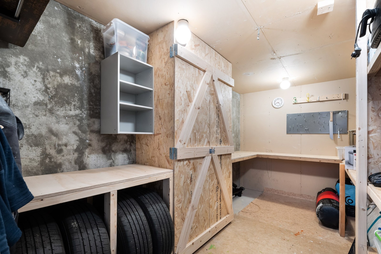 Tilhørende til leiligheten har man også en ekstern bod. Galleribilde