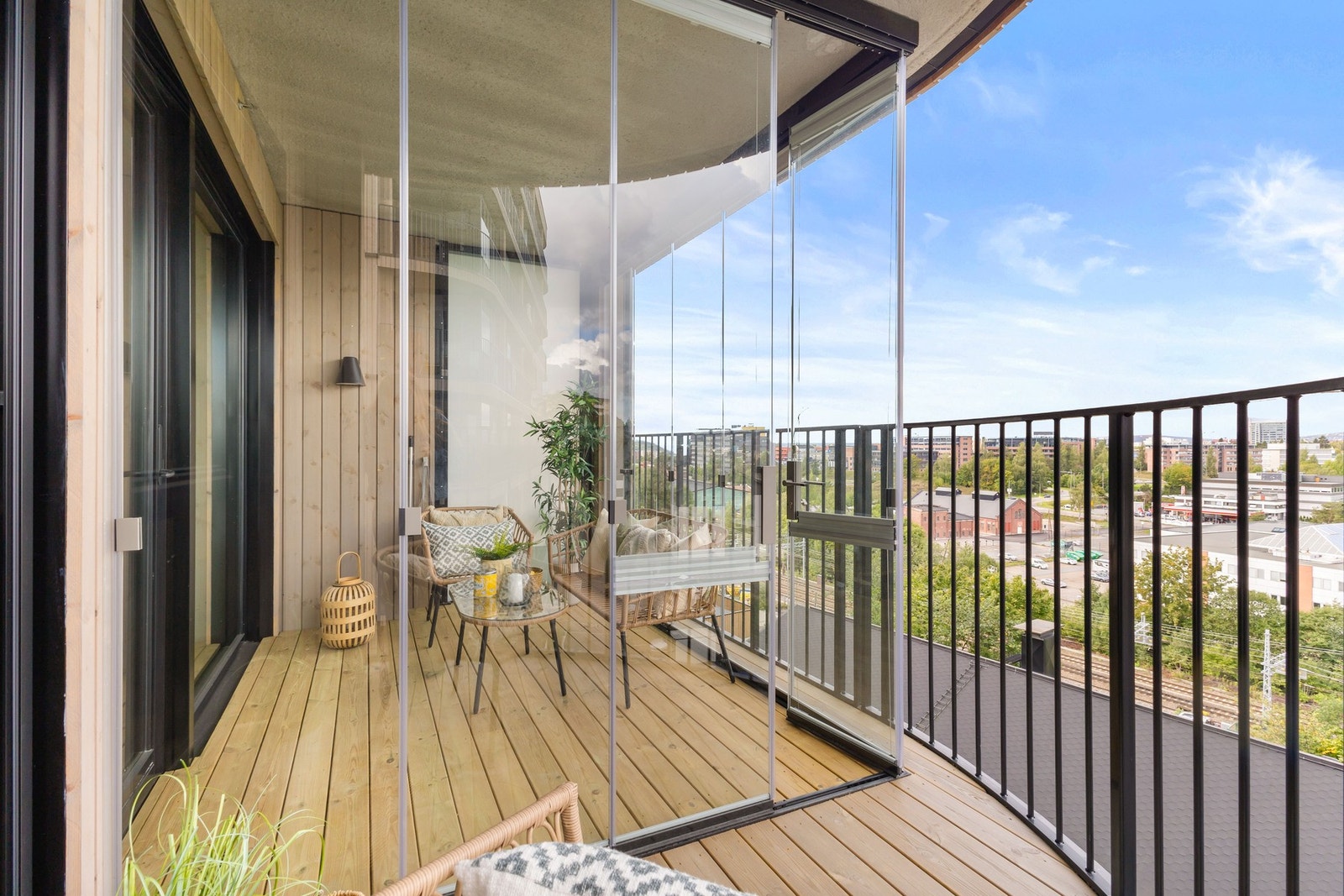 Glassene kan enkelt skyves til side Galleribilde