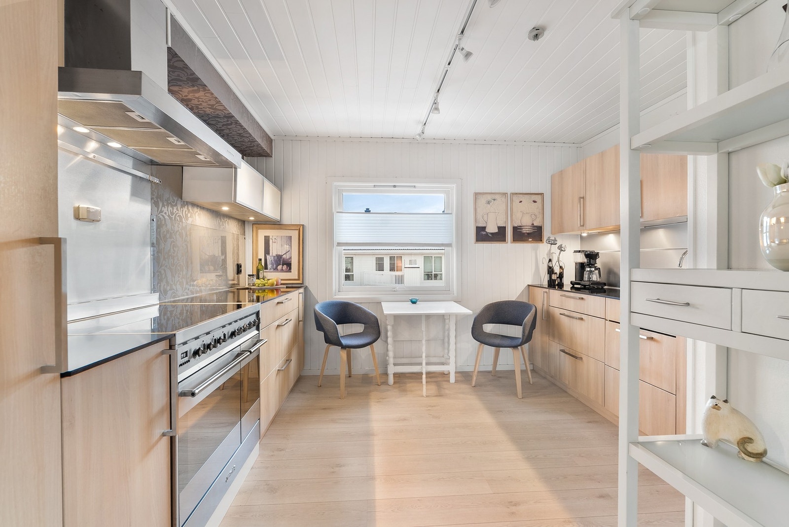 Stilfullt kjøkken som er modernisert i 2013 Galleribilde