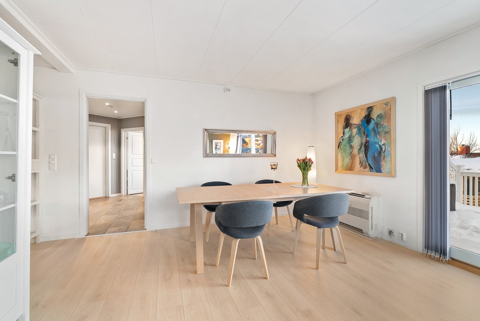 Leiligheten oppleves som lys og tiltalende - Bør oppleves! Galleribilde