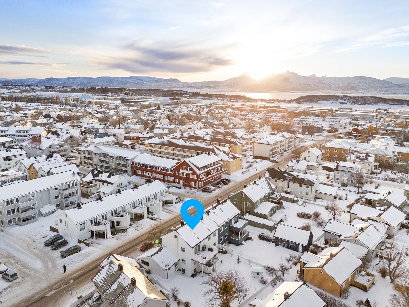 Felles inngjerdet hage med gode lys- og solforhold Galleribilde