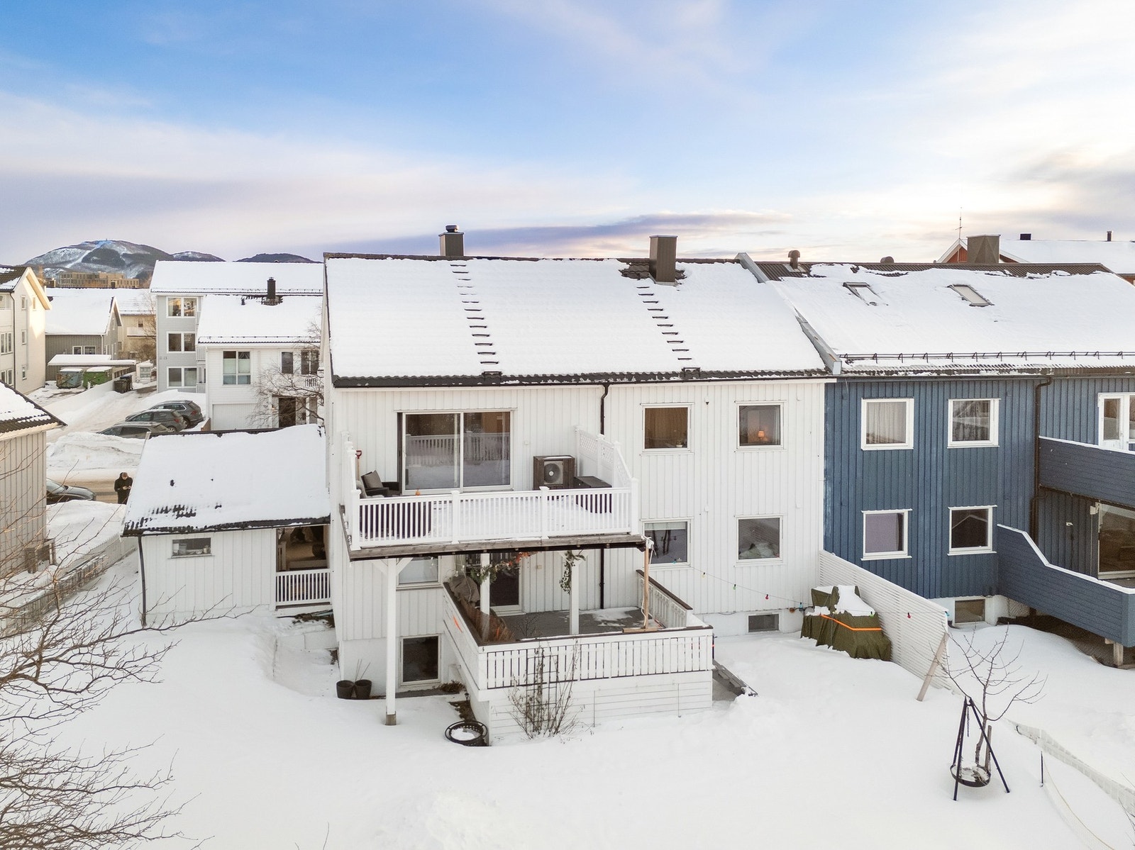 4-roms leilighet i andre etasje med loft - Tre vegger er utforet og etterisolert, ny bordkledning i 2012 Galleribilde