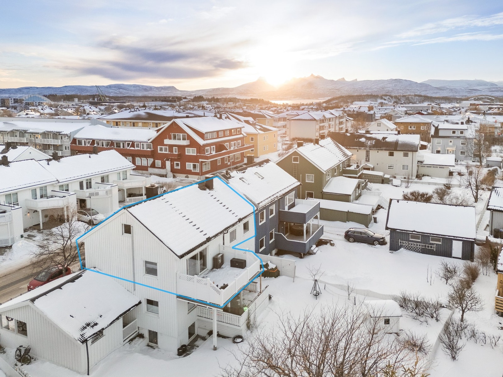 Velkommen til Jordbruksveien 12 - (Foto: Leel Media AS) - Taktekke er skiftet samt pipehatt, i 2009 Galleribilde