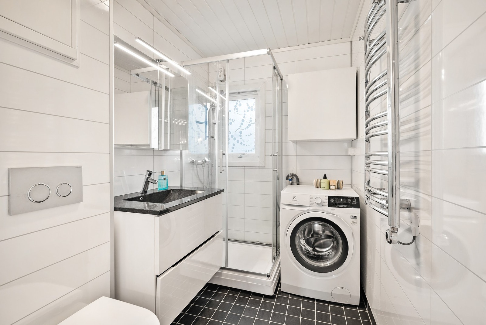 Bad i klassisk og tidløs utforming - Renovert 2013 - Opplegg for vaskemaskin Galleribilde