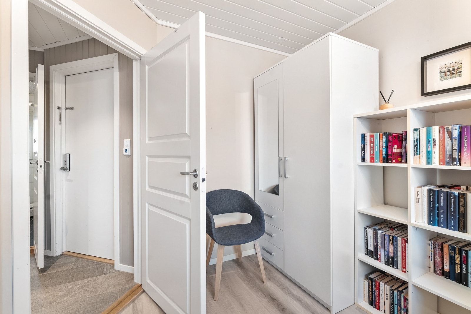 Soverom nr. 1 med garderobeskap Galleribilde