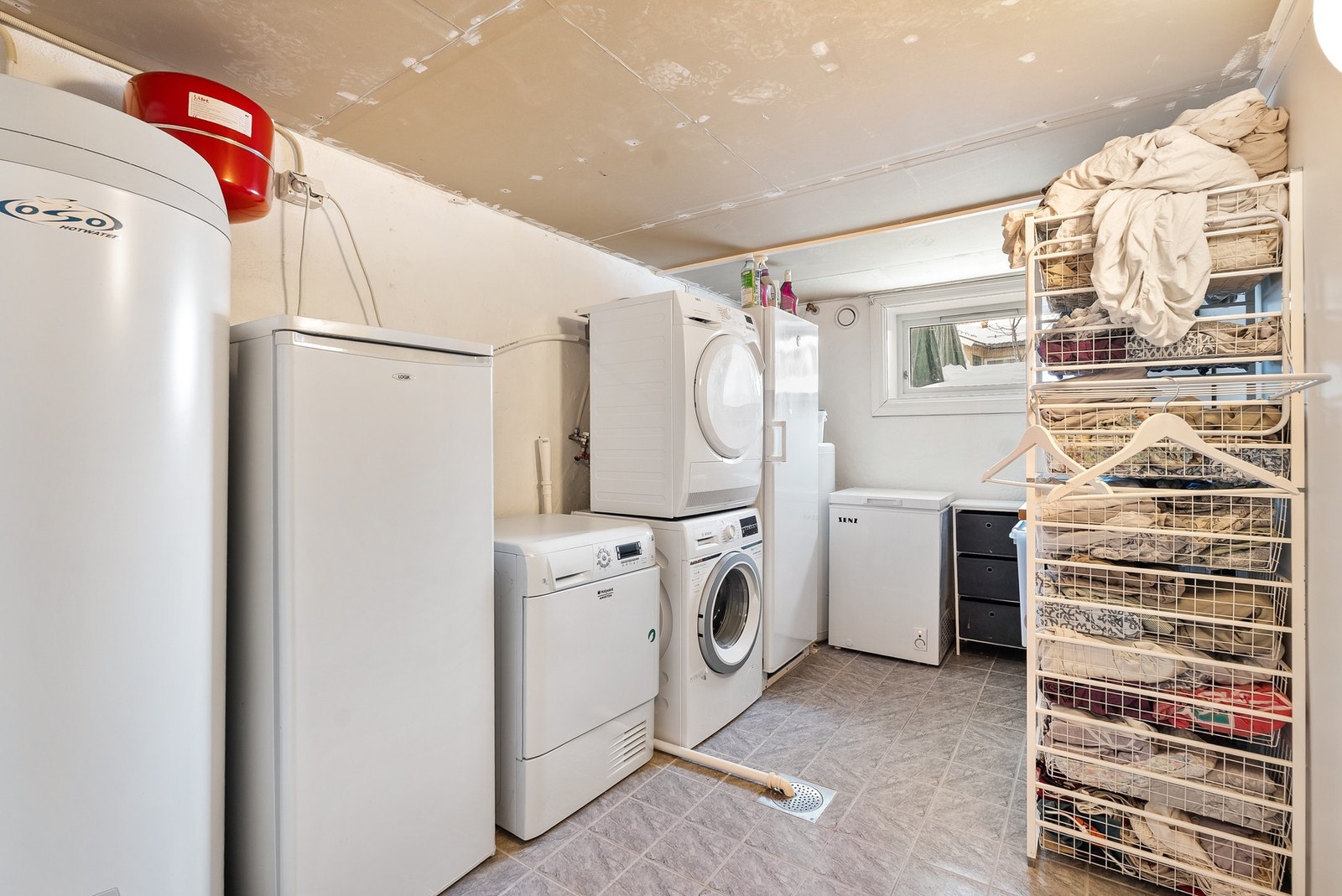 Felles vaskerom som deles med nabo i første etasje Galleribilde