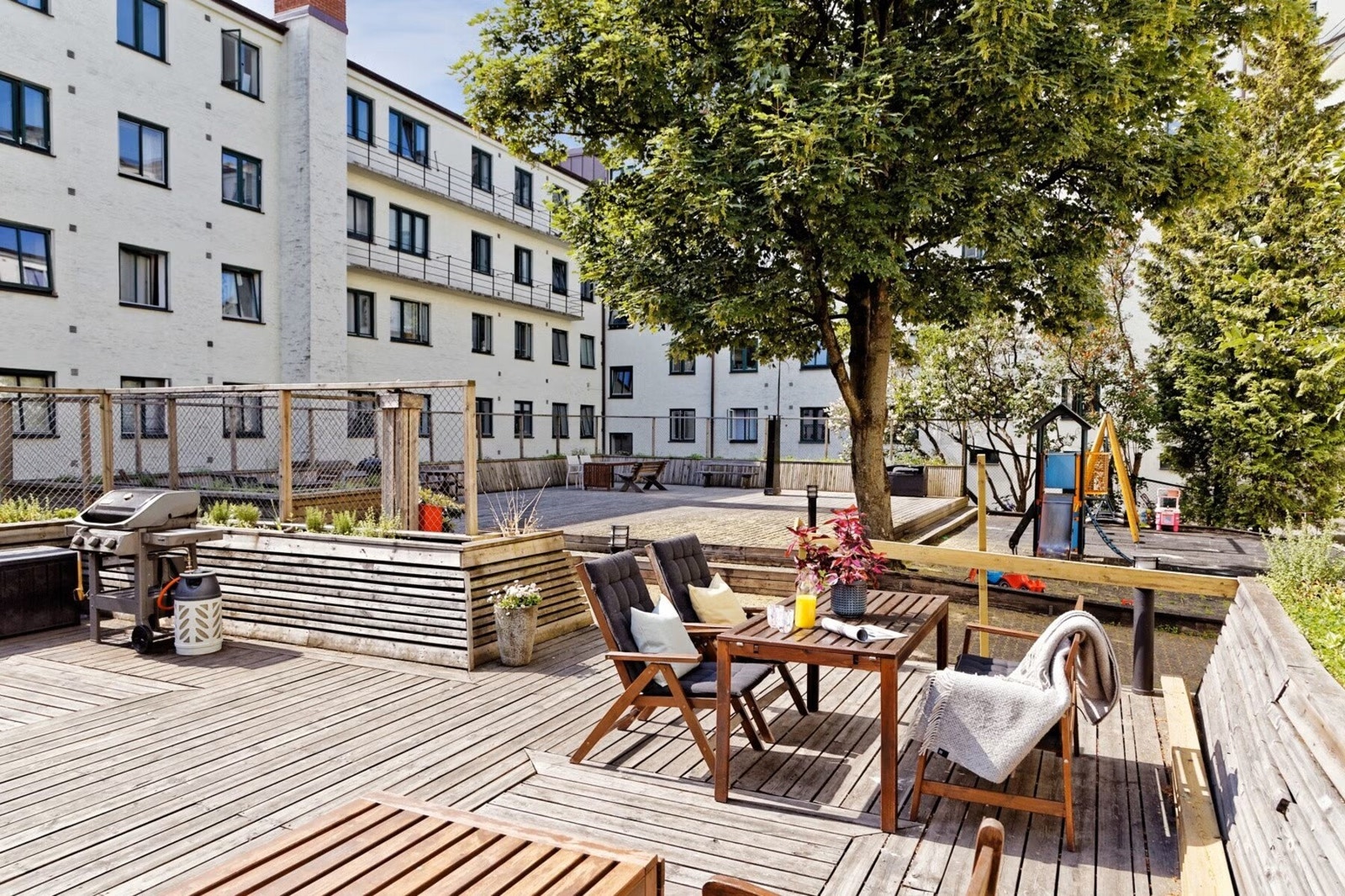 Veldrevet aksjelag med idylliske fellesområder for beboerne. Galleribilde