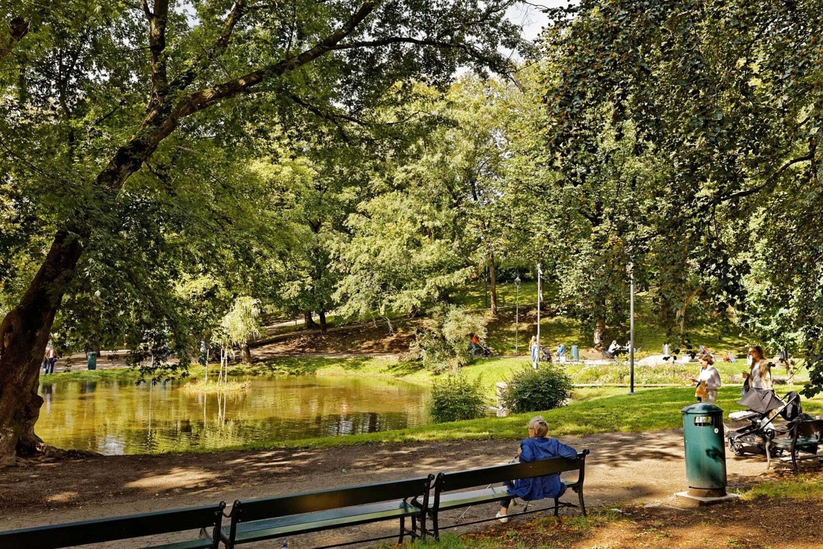 Dette er en flott bydel med flere flotte parker, samt fine tur- og rekreasjonsområder. Her er det kort vei til det meste av bydelens fasiliteter, som butikker, kafeer, restauranter og de fleste utdanningsinstitusjoner. Galleribilde