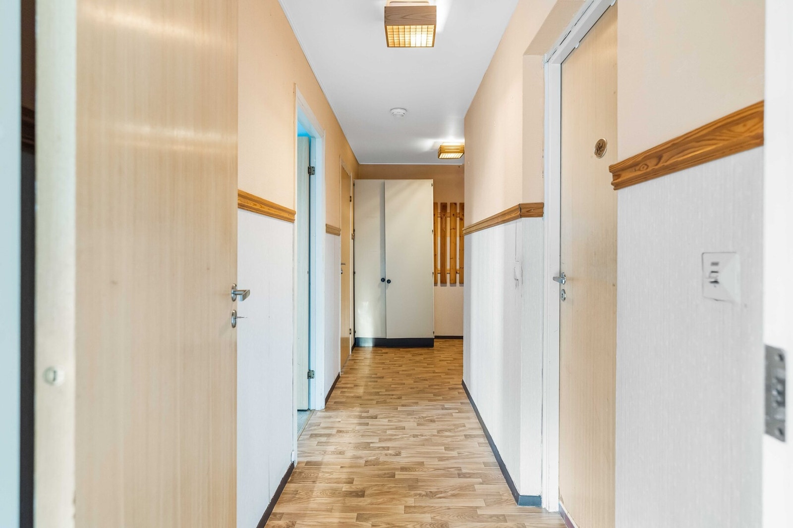 Gangen tar deg enkelt fra rom til rom. Galleribilde