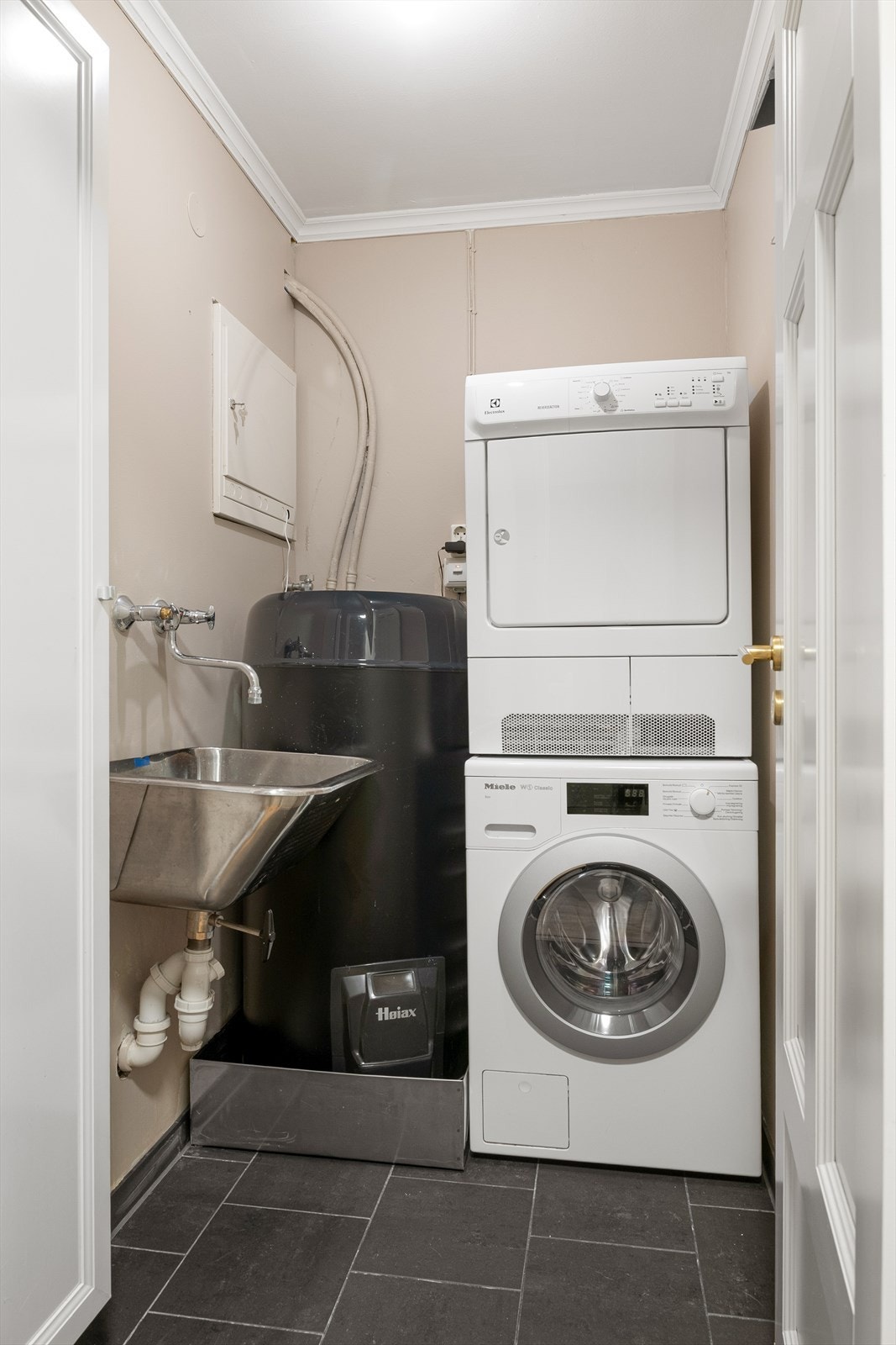 Bod/vaskerom med ny 200L varmtvannsbereder fra 2023 Galleribilde