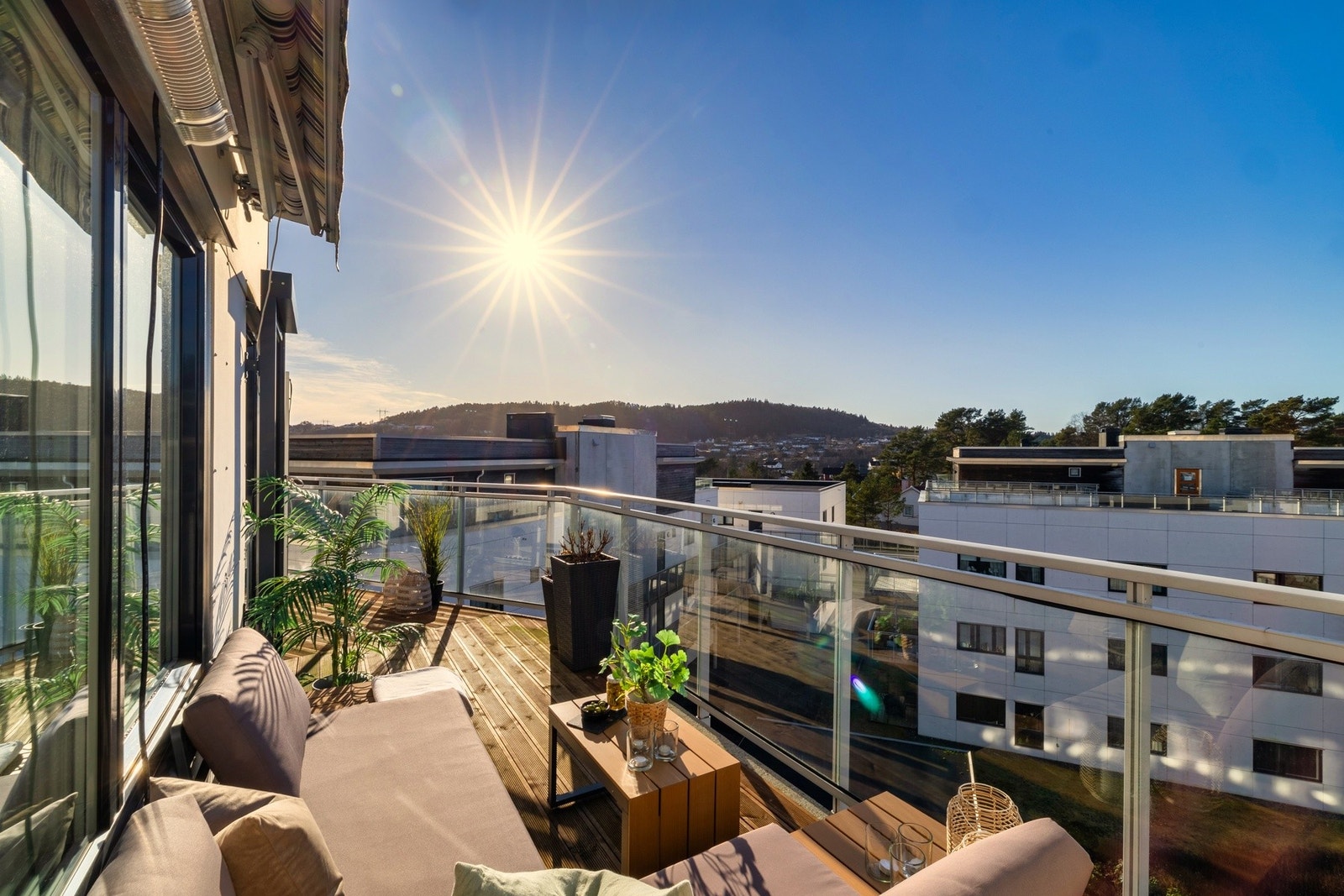 Vestvendt balkong på hele 21,5 m² med gode solforhold Galleribilde