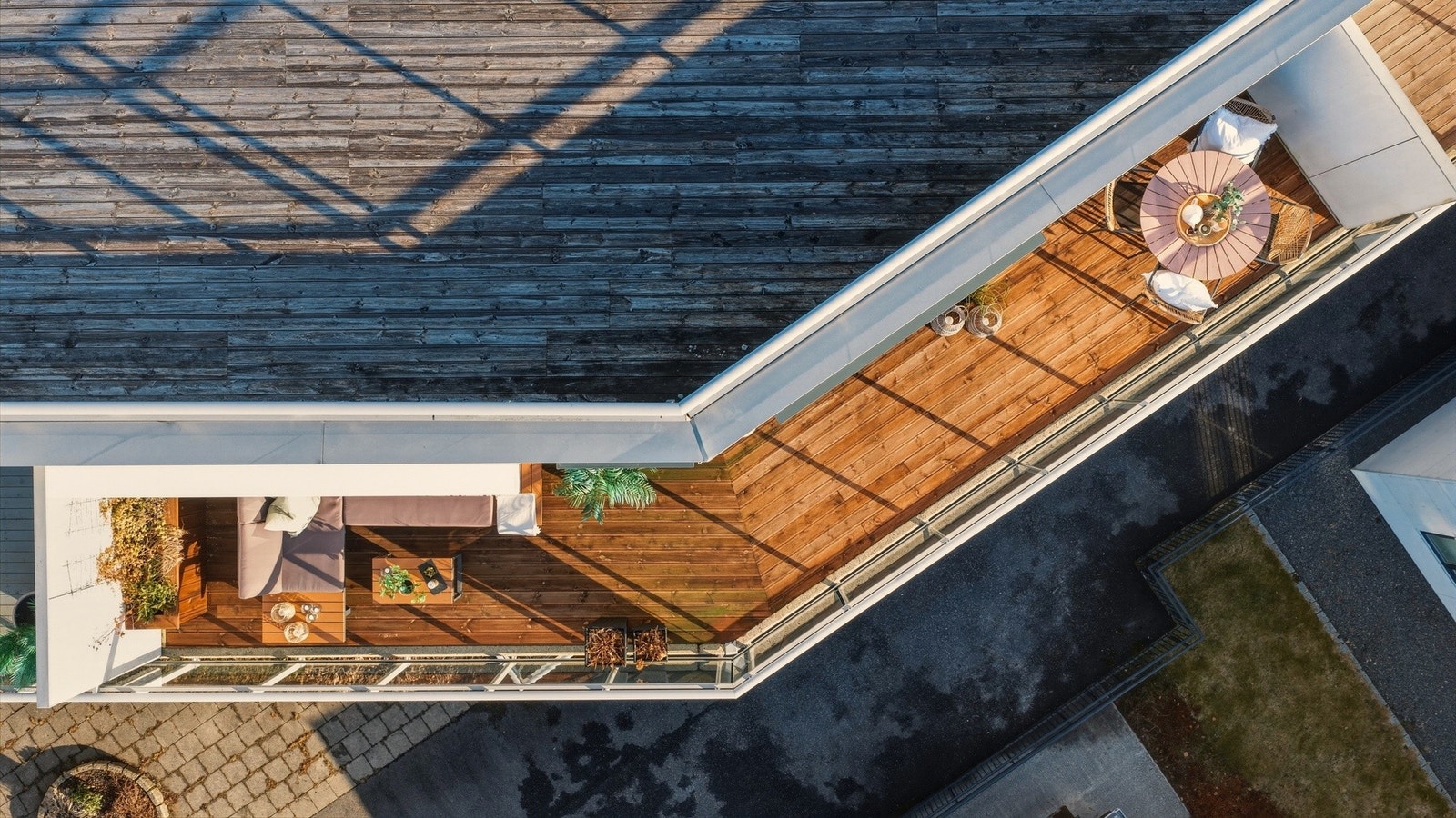 God plass til både sittegruppe og spiseplass utendørs Galleribilde