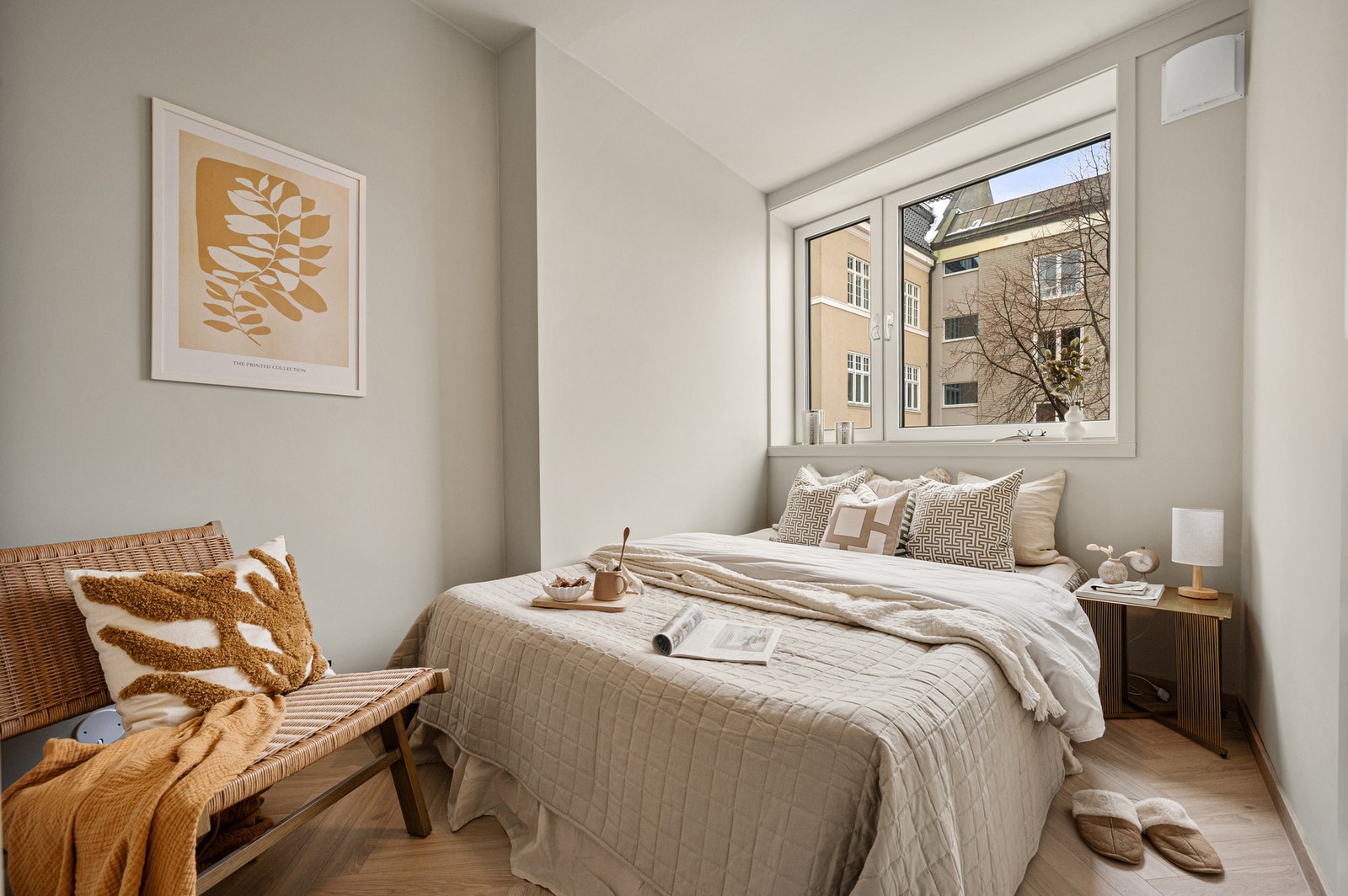 God plass til dobbeltseng og garderobeløsning. Galleribilde