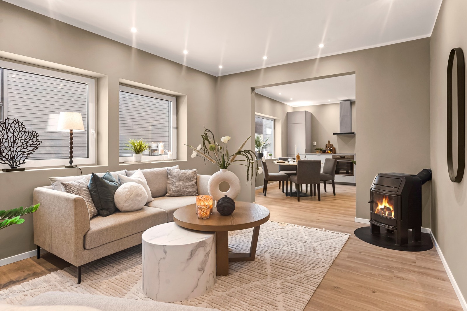 Boligen varmes opp med vedovn, varmefolie og varmekabel. Galleribilde