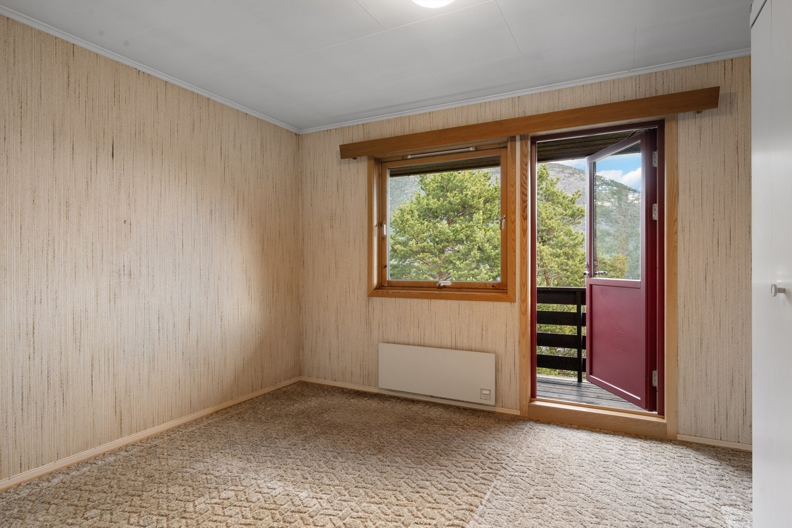 Det er tre rom brukt som soverom i boligen, hvor to er i hovedetasjen og ett i underetasjen. Galleribilde