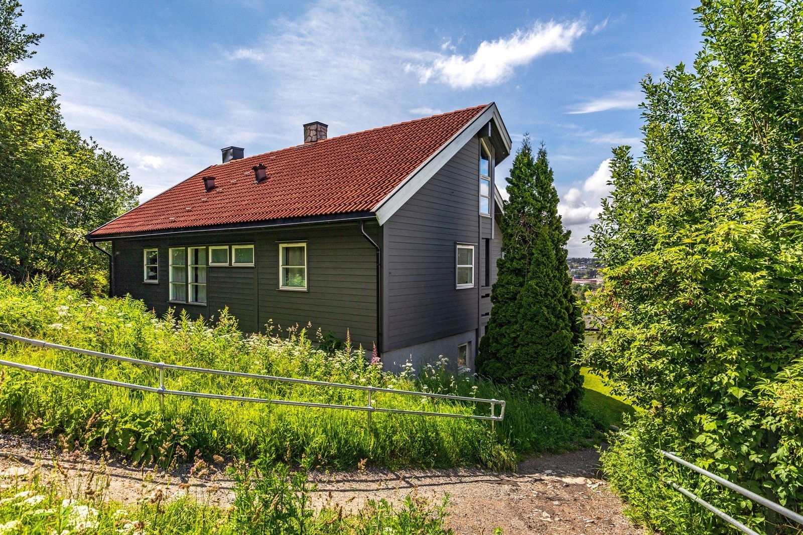 Stien opp til Rønningen Galleribilde